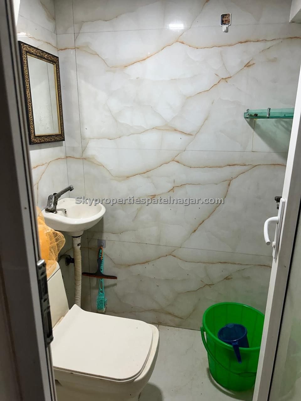 1 RK Flat Near Karol Bagh