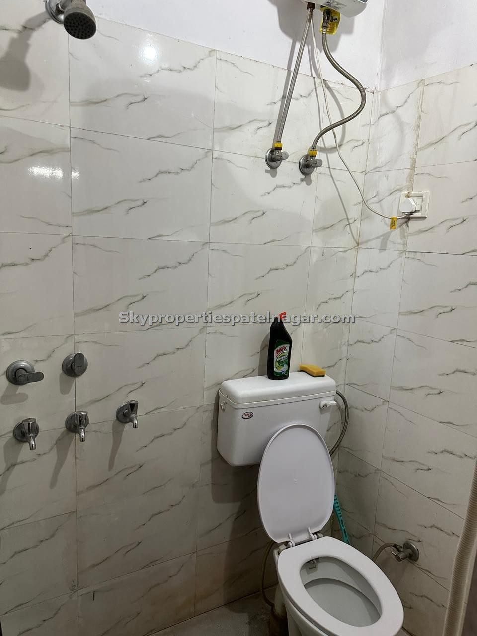 1 RK Flat in Karol Bagh Delhi at Low Rent Ready to Move