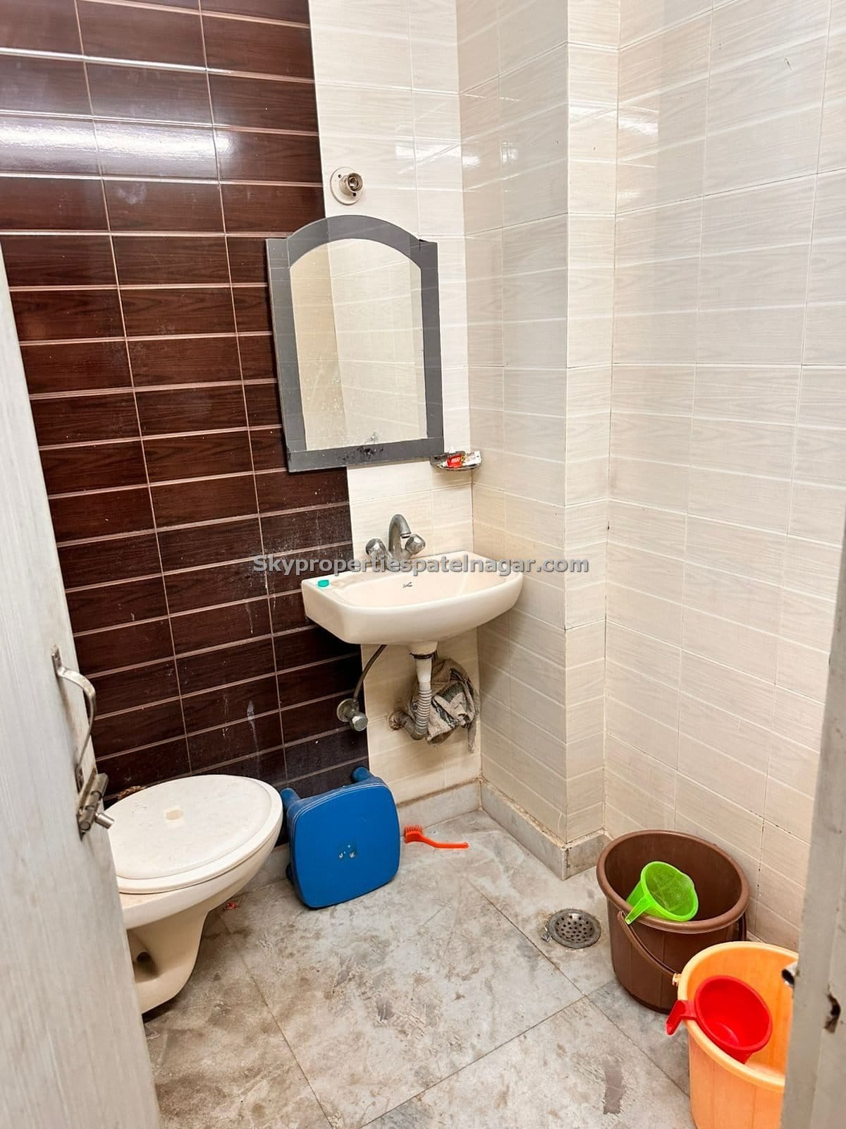 Karol Bagh Single Room for Rent