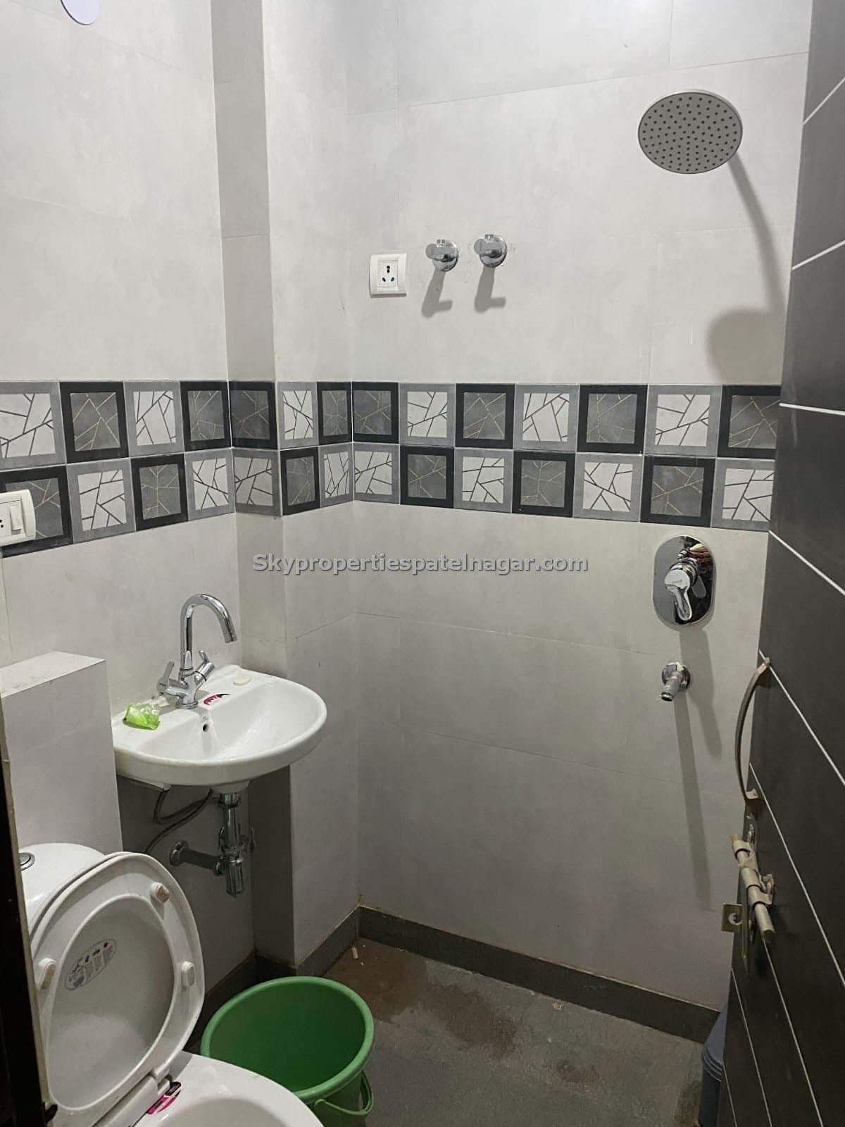 ₹4500 Cheapest PG in Karol Bagh Delhi Near Rajender Nagar & Patel Nagar