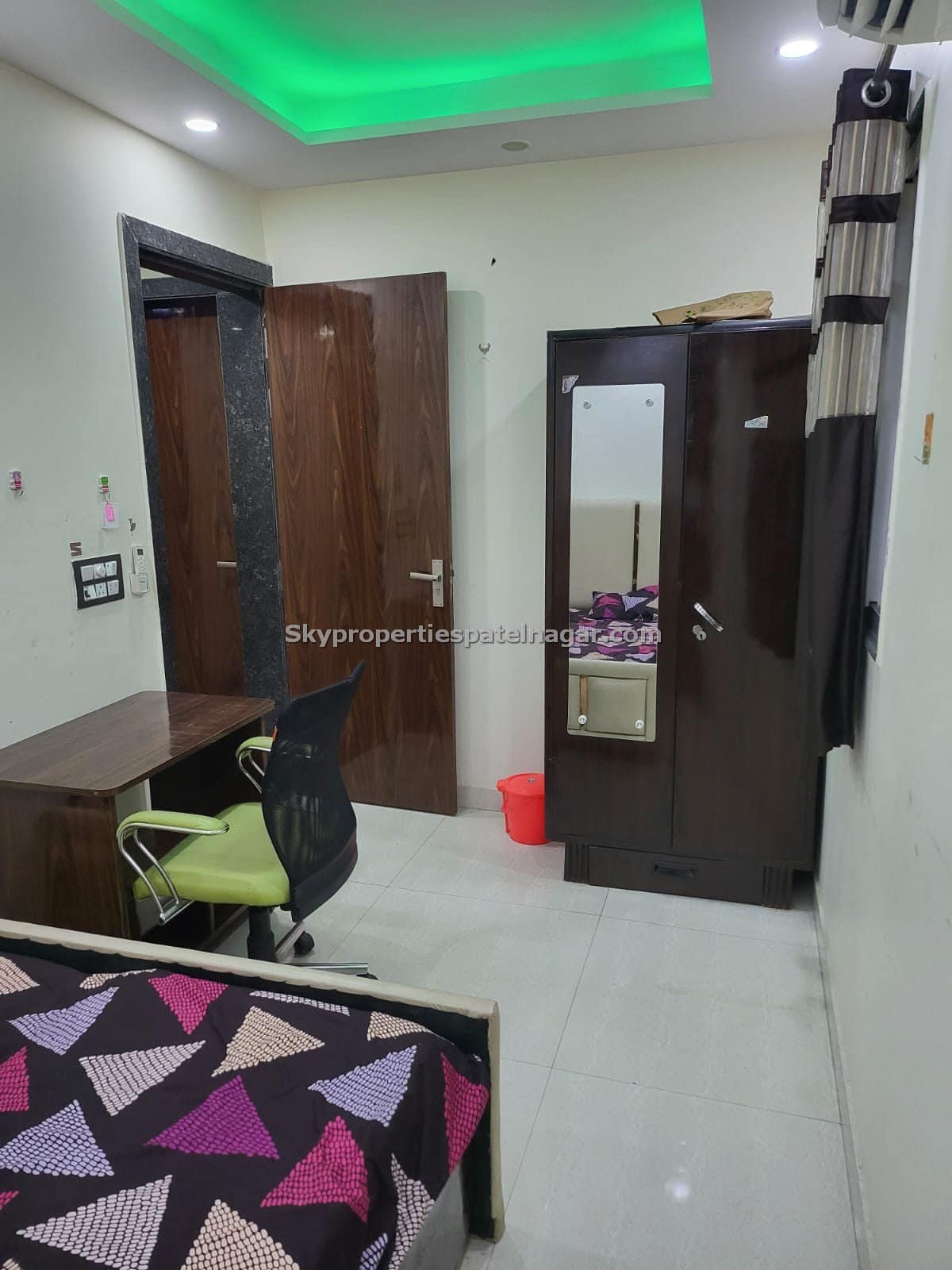 1 RK for Rent in Karol Bagh