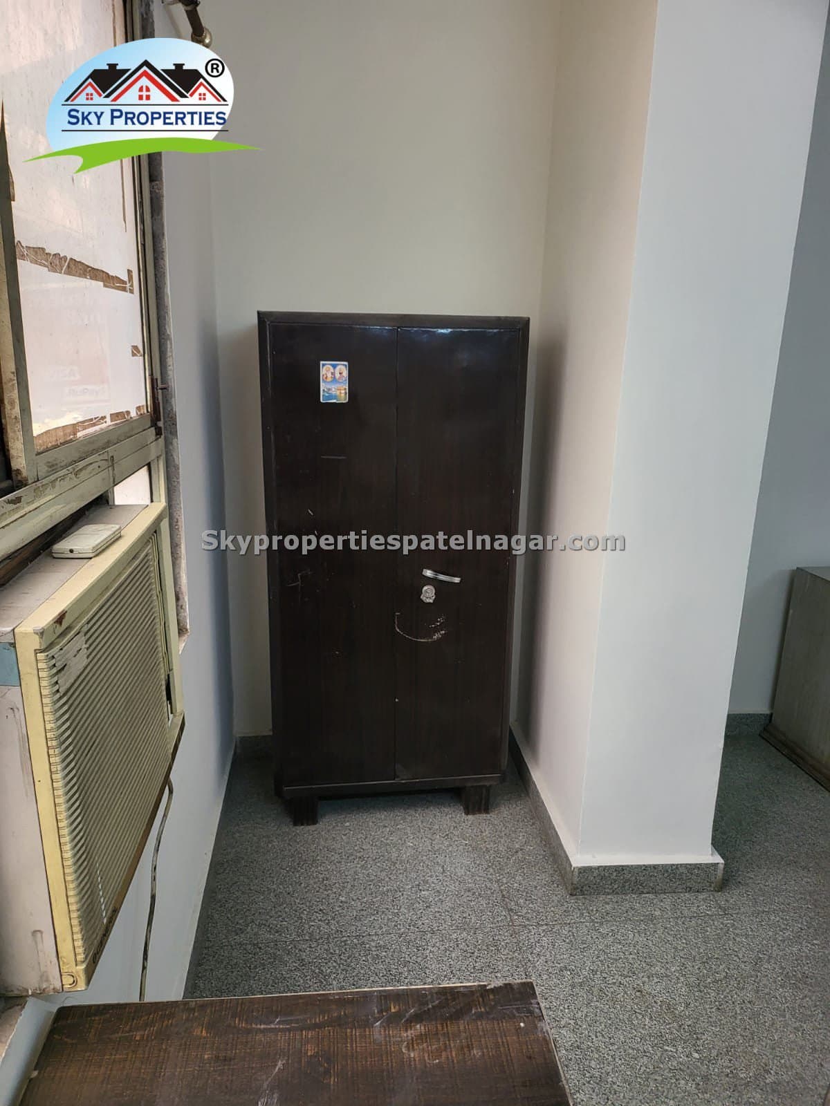 1RK In Karol Bagh Near Vajiram & Ravi Institute  