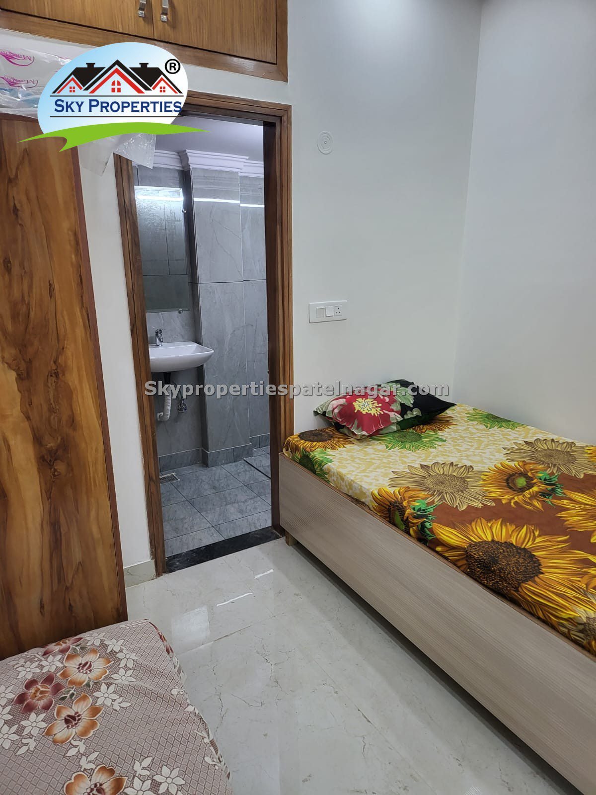 Full Furned 2 BHK In Karol Bagh Delhi