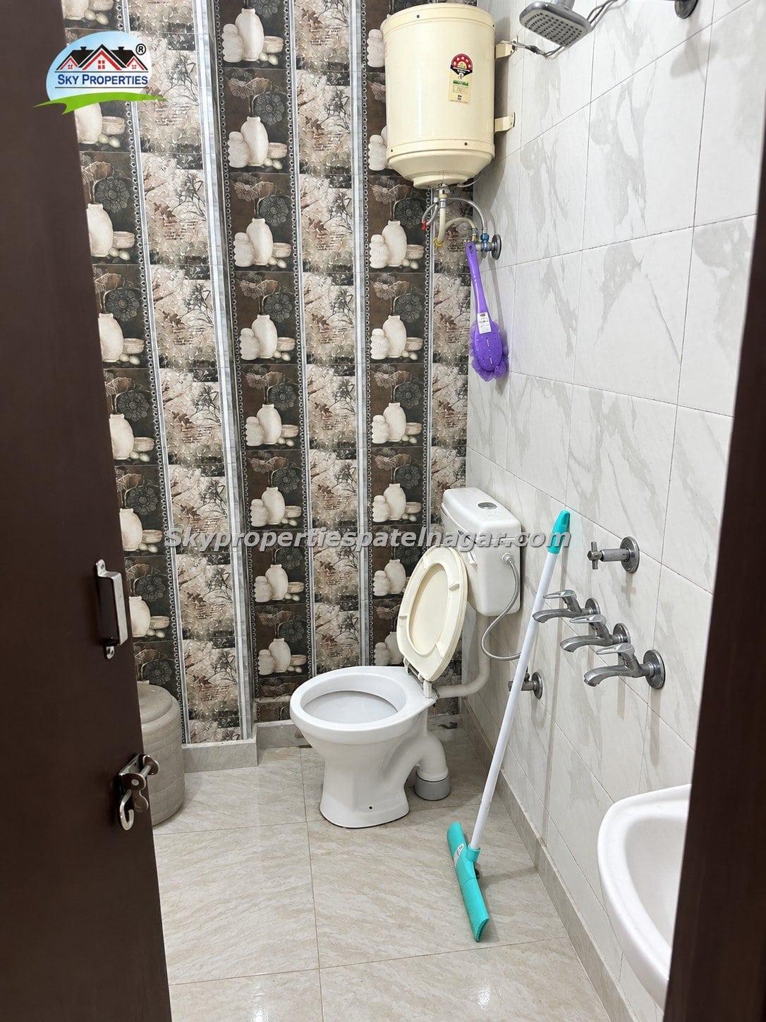 2BHK for Students in Patel Nagar Near Metro & Coaching Hub