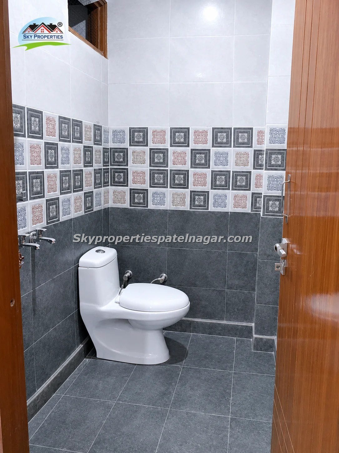 1BHK Flat Near Karol Bagh Near Metro