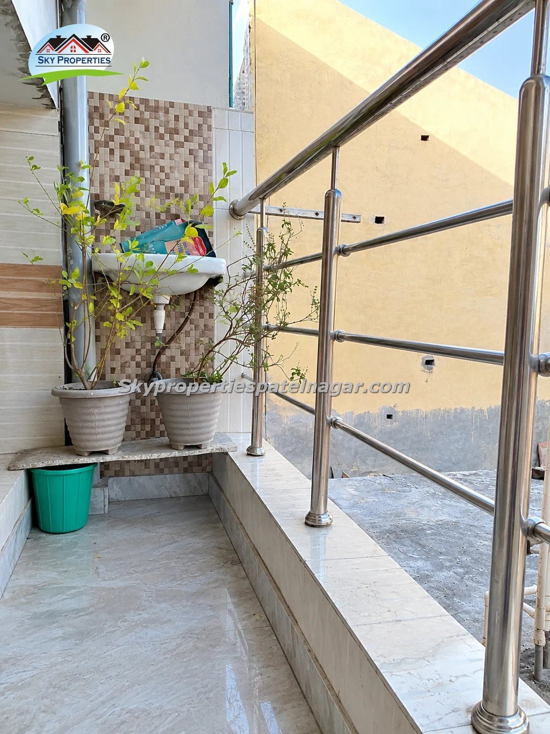 Student-Friendly 1BHK Flat Near Karol Bagh