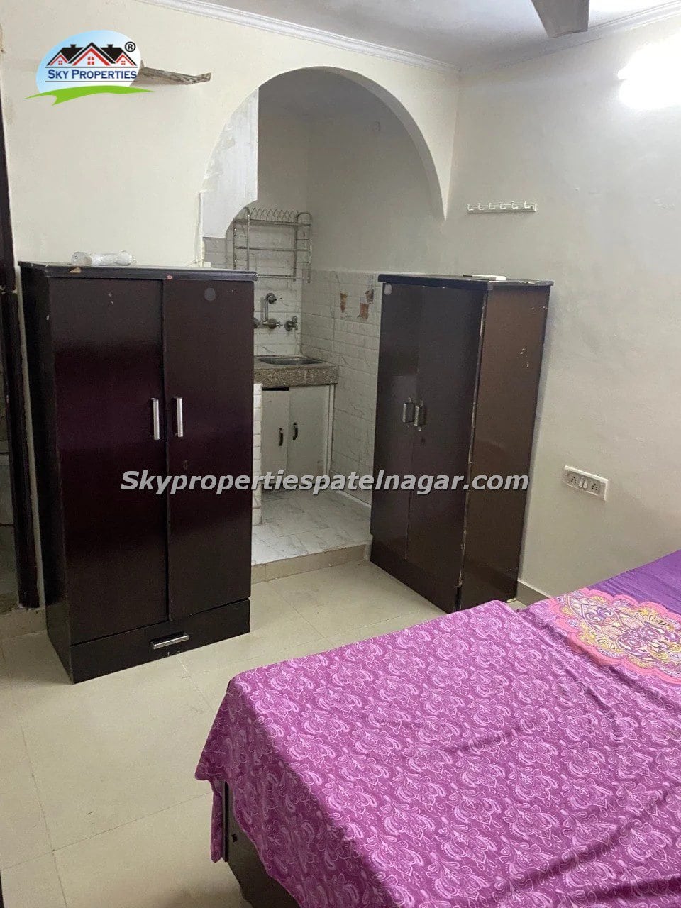 Students Welcome! 1 BHK Flat for Rent in Patel Nagar Near Metro