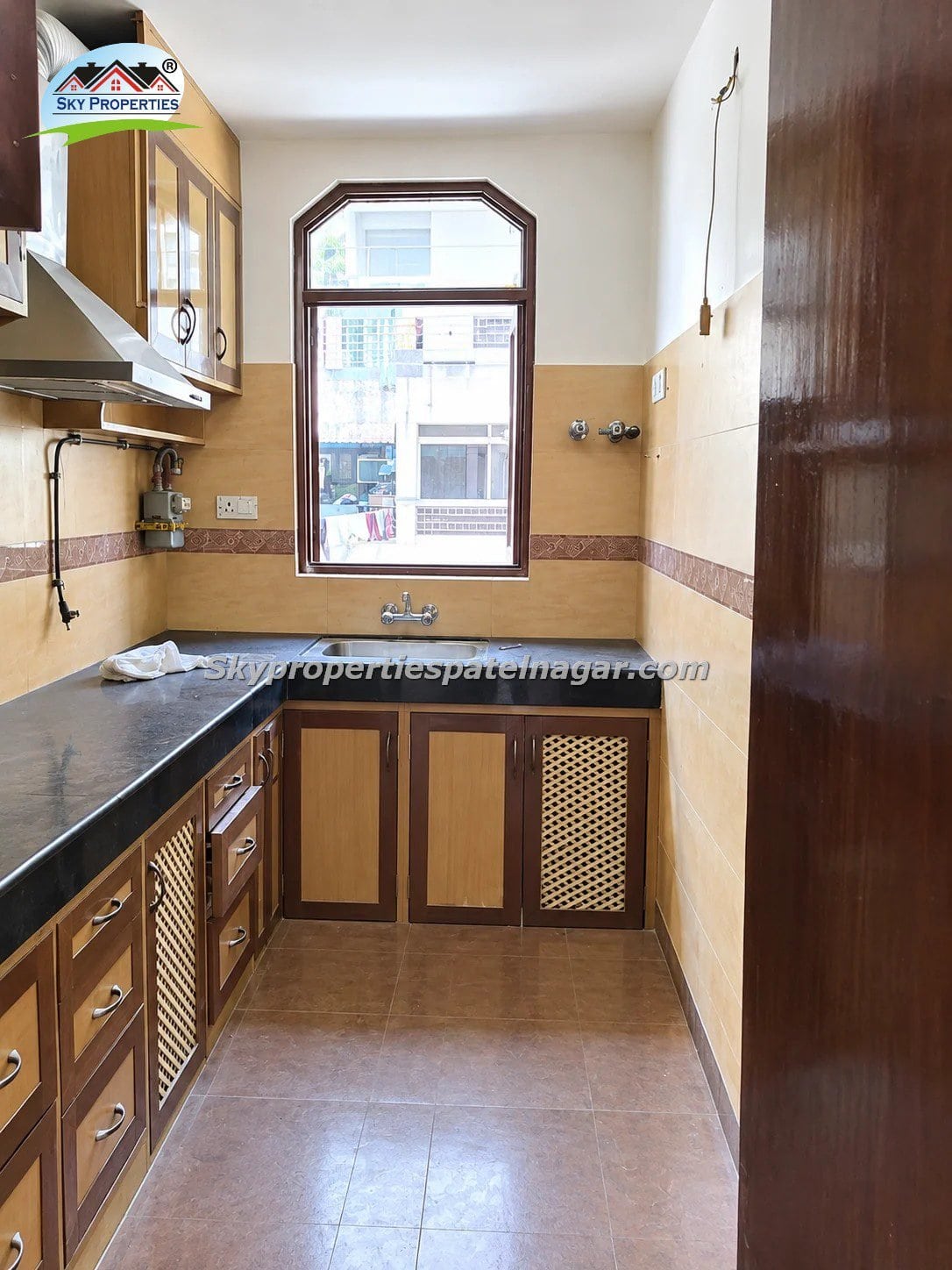1BHK Flat Near Karol Bagh Near Metro