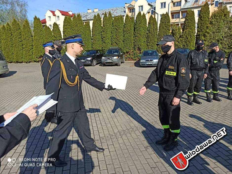 Włodawa: Uroczysta zbiórka w związku z obchodami Dnia Strażaka 2021 Wydarzenia z miasta Włodawy powiat włodawskiego i gminy Włodawa oraz Polesie Zachodnie na Sygnale i 24 na dobę