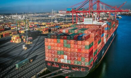 Puertos colapsados y falta de camioneros complican la logística en EE.UU.