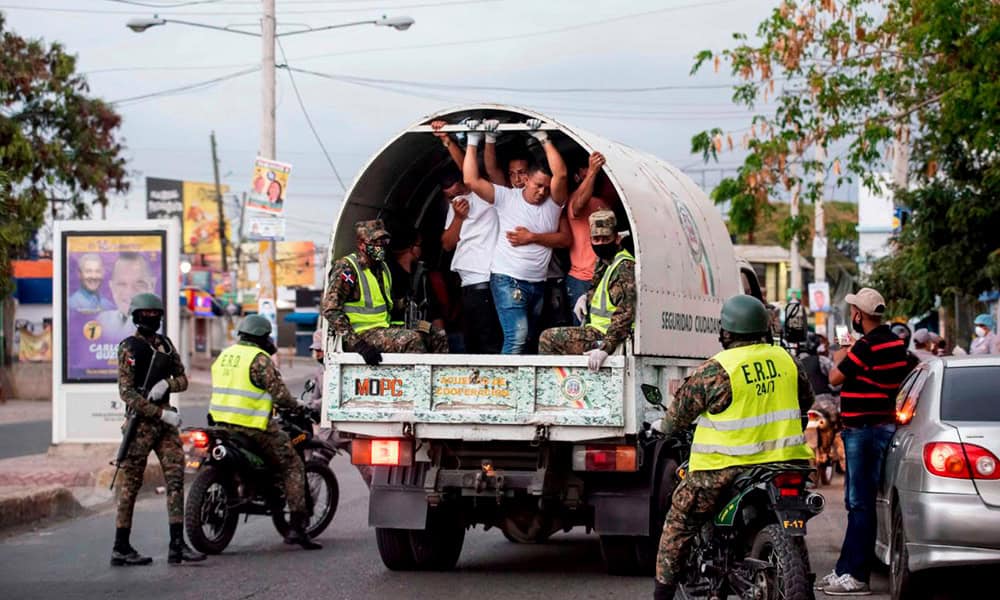 868 fueron detenidos por violar toque de queda y 277 instruidos a usar mascarilla
