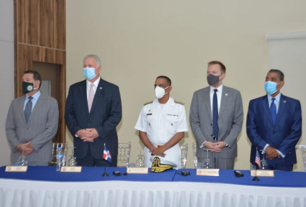 Congresistas de los EE.UU. observan entrenamientos en la Armada de RD