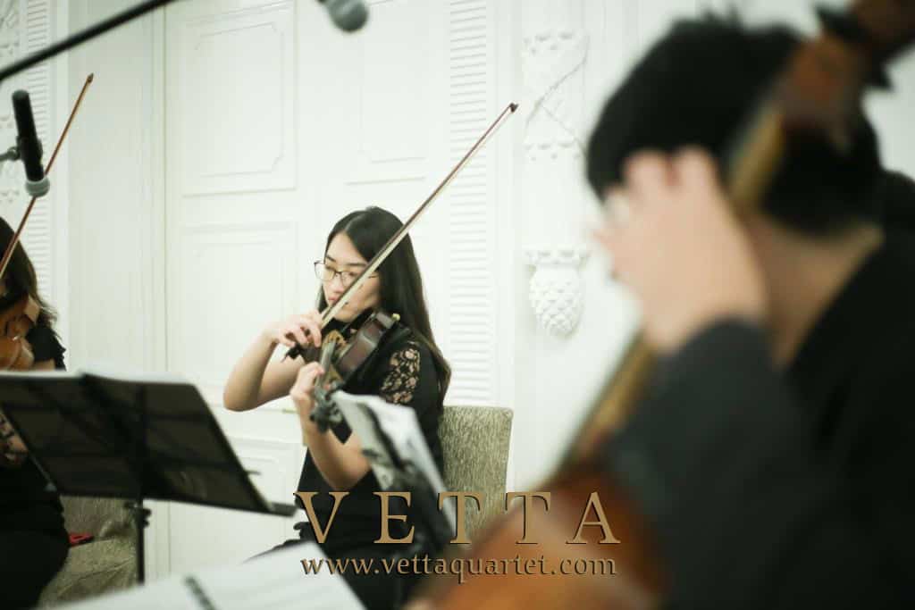 String Violinist and Cellist playing background music at Fullerton Hotel
