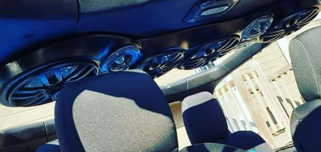 speakers in black sound bar inside jeep wrangler