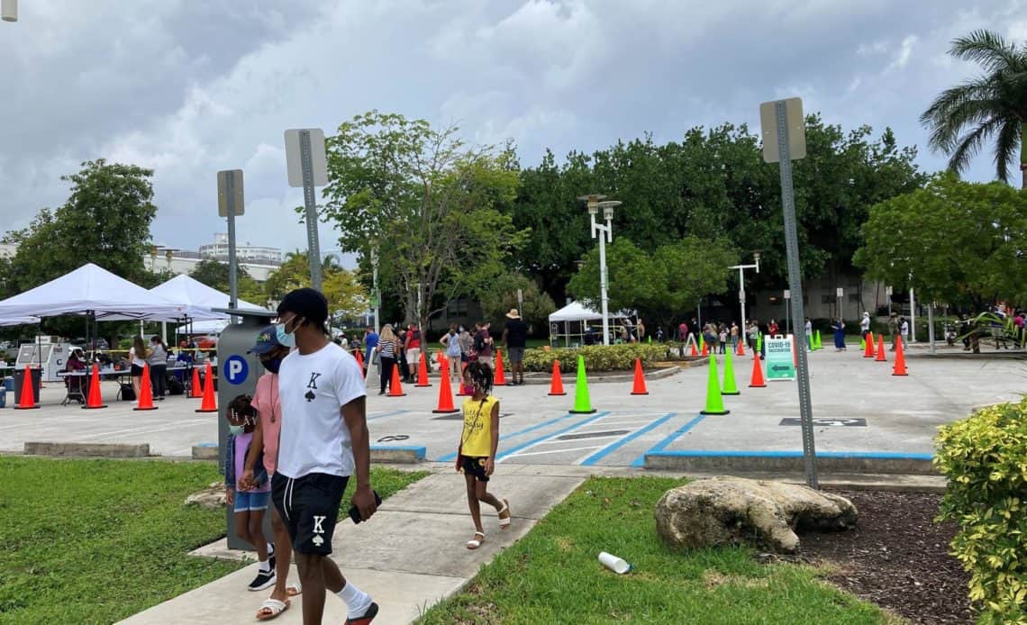 Pese a hospitalizados por covid-19 en Florida, el gobernador no ordena el uso de tapabocas