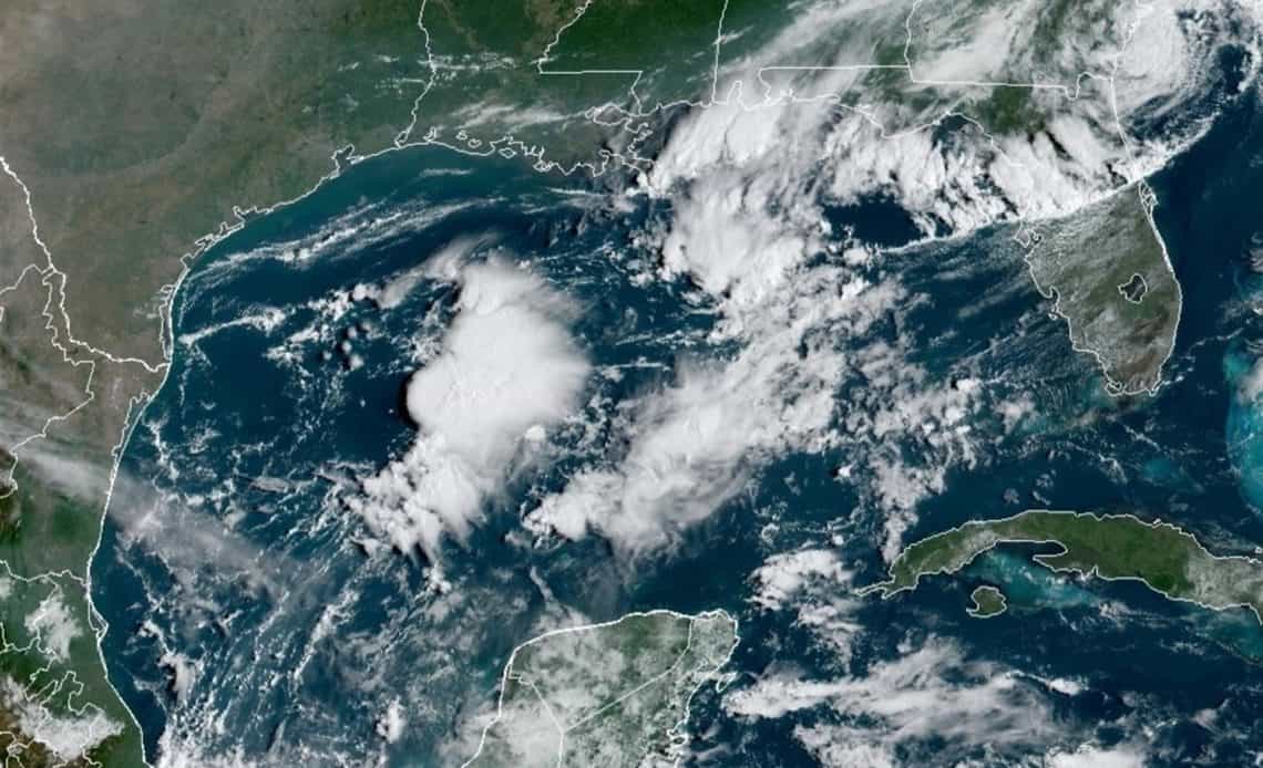 Mindy descarga lluvias en el sureste de EE.UU. y Larry avanza hacia Canadá