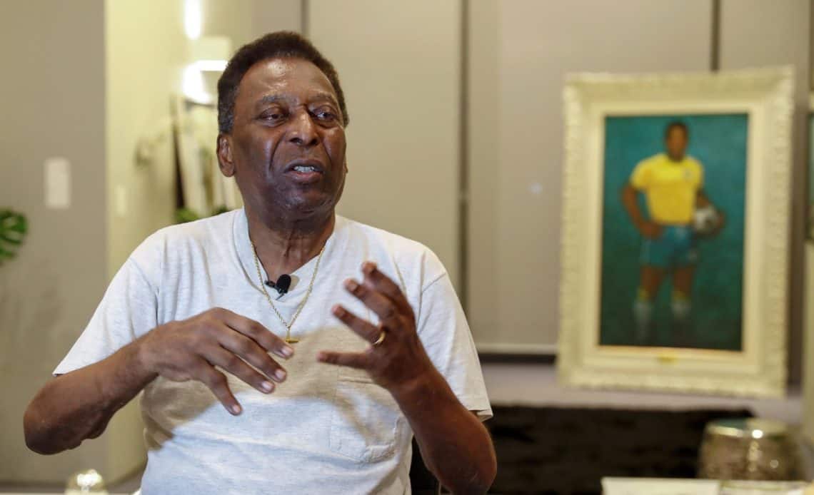 Pelé vuelve a la unidad de cuidados intensivos tras extracción de tumor