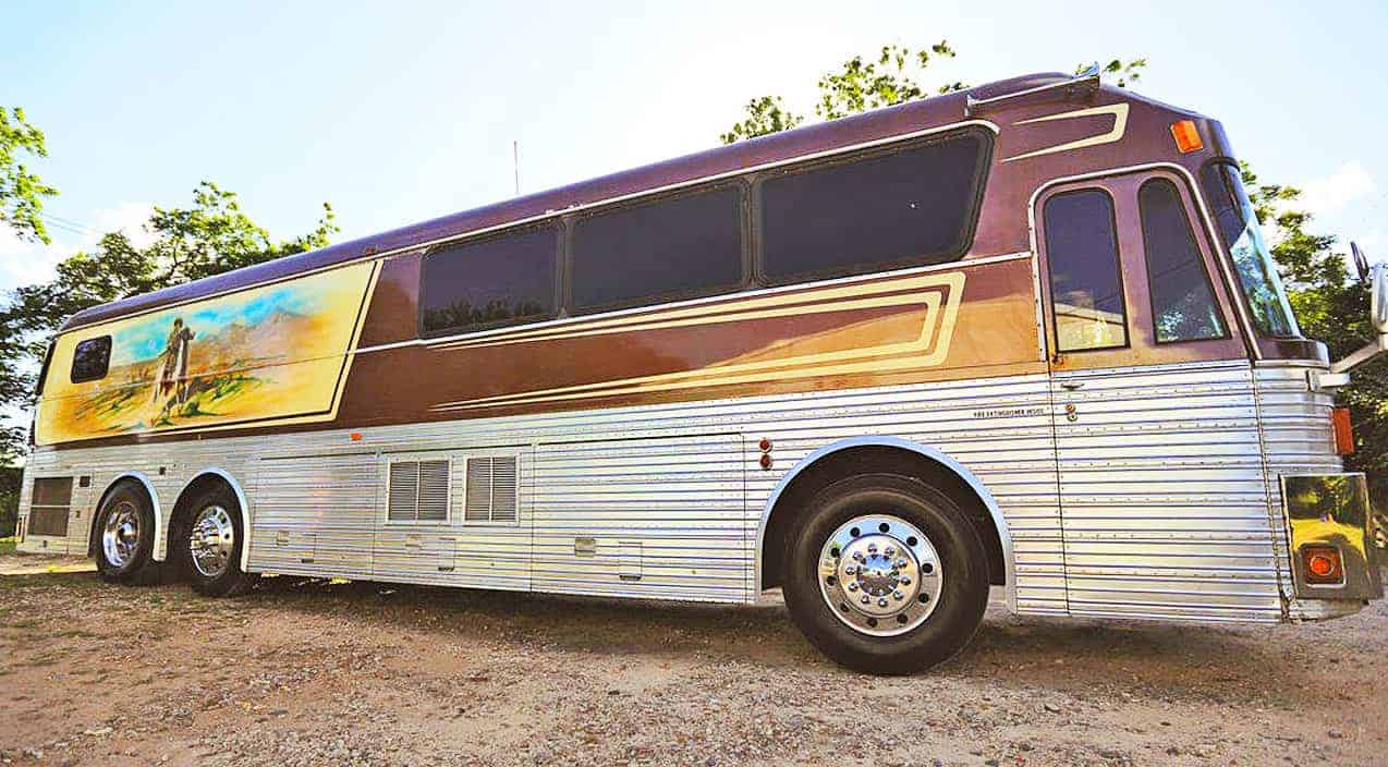 Willie Nelson’s Tour Bus Just Sold For How Much? Country Music Nation