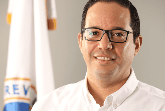 Designan a Sigmund Freund director interino de Comunidad Digna