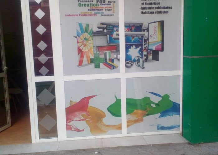 Image annonce: Habillage de vitrine et marquage lettrage vitres magasins et showroom