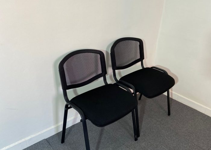 Image annonce: Lot 4 Chaise visiteur dossier résille petit prix