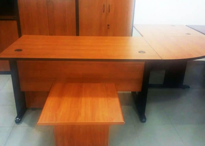 Image annonce: Bureau en bois avec retour