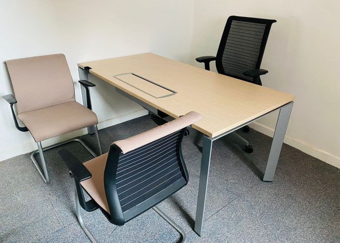 Image annonce: Bureau Steelcase 160x80cm passe câble