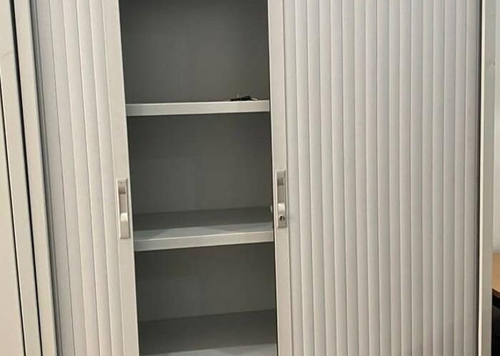 Image annonce: Armoire métallique a porte rideau