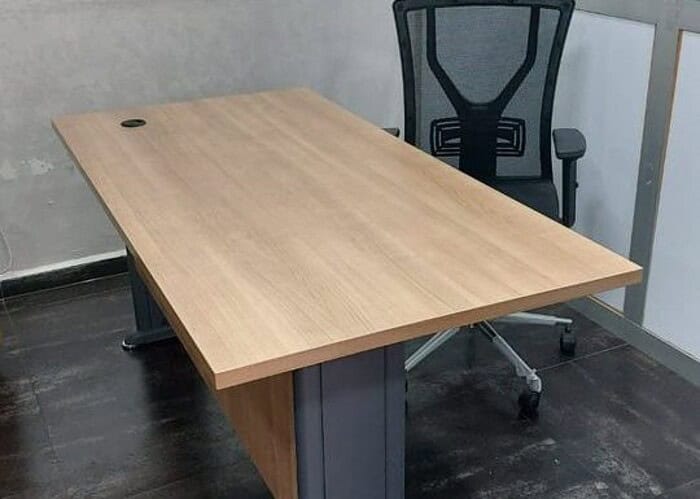 Image annonce: Bureau d’importation 160/80cm en semi métallique