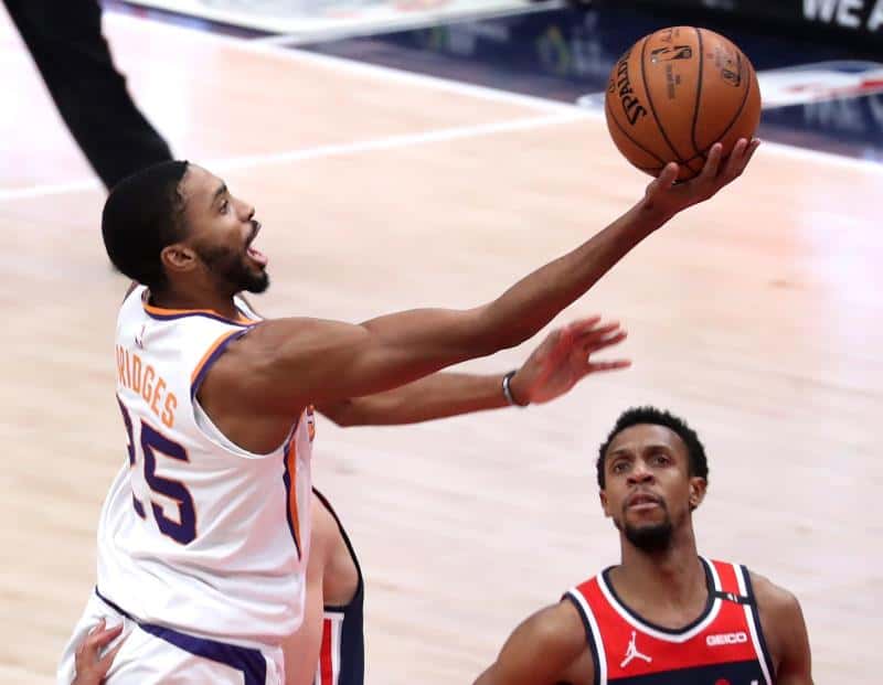 Los Nuggets se derriten en Phoenix y los Suns se adelantan 1-0