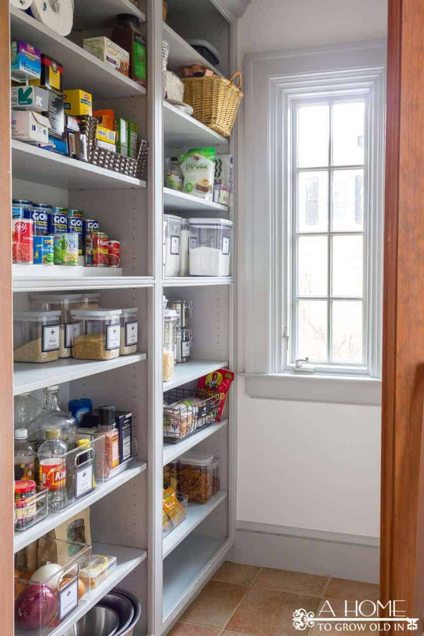 You won't want to miss this gorgeous pantry makeover with free printable pantry labels! Great ideas for organizing it so that it's easy to maintain.