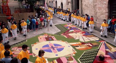 Infiorata Tradition: die Mosaike von Blumen Umbrien