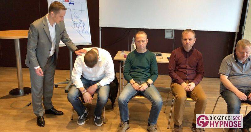 Blitzhypnose-lernen-im-Blitzhypnose-Seminar-Alexander-Seel-00001
