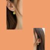 pendientes cariño verde con modelo