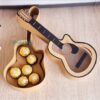 Archivo digital para recortar y armar caja en forma de Guitarra con soporte de chocolates