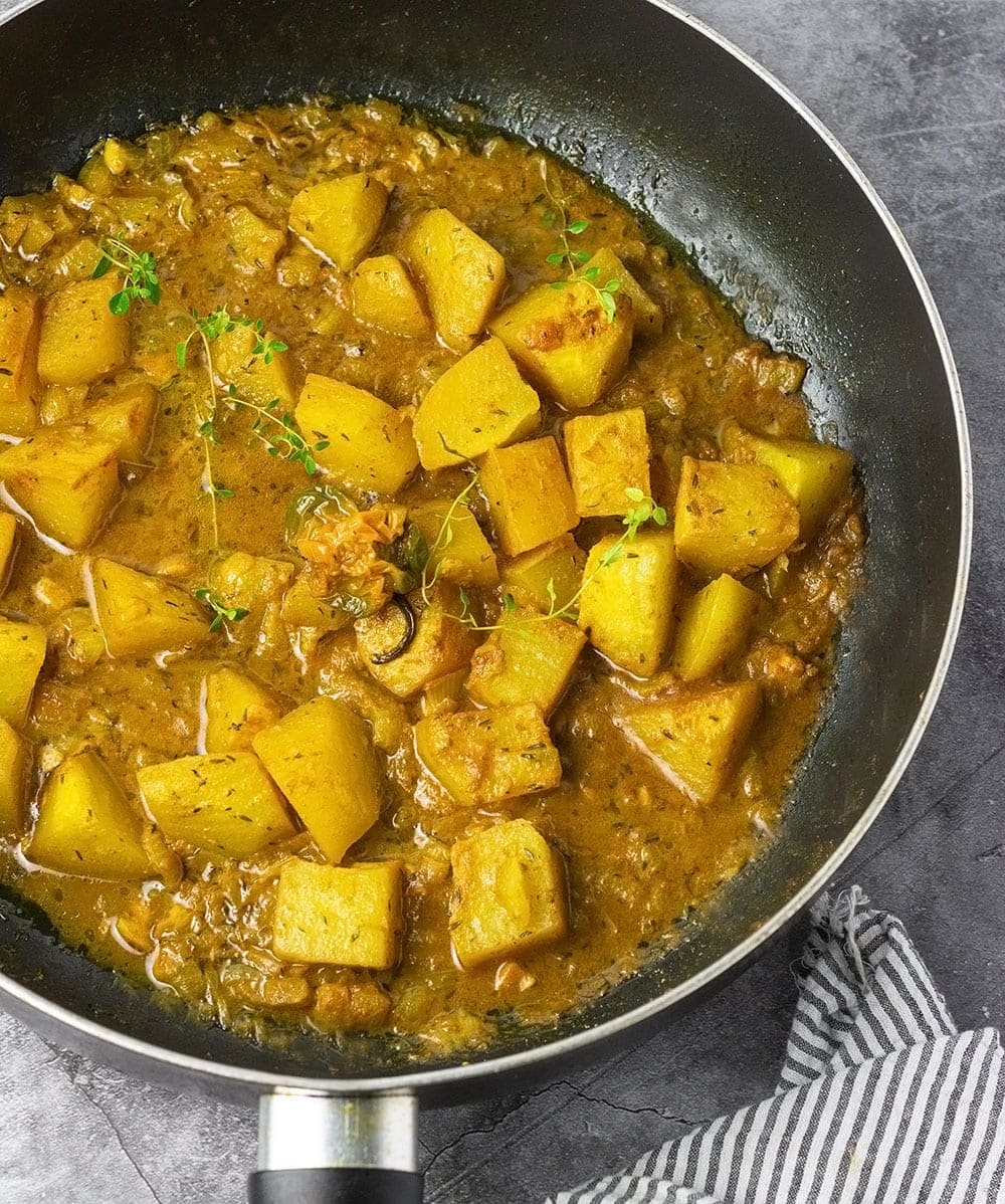 Curry chocho in large sauce pan