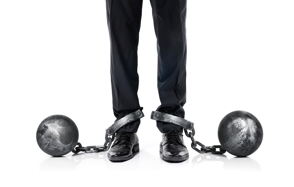 companies using forced labour - worker in chains