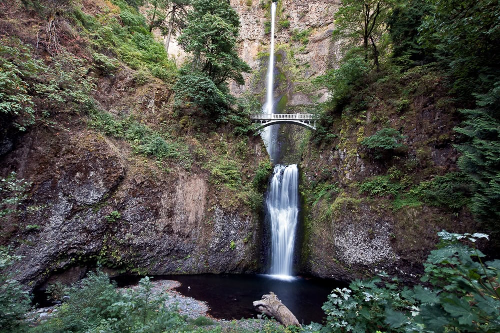 multnomah falls and bridge from the viewing platform