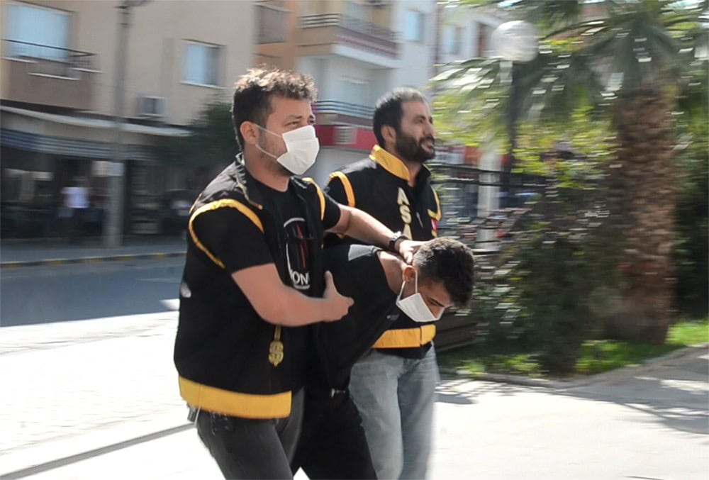 Polisi bıçaklayan ve polislere saldıran 10 şahıs adliyede