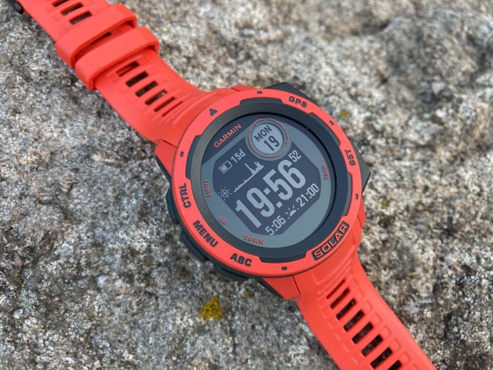 Дисплей в Garmin Instinct Solar