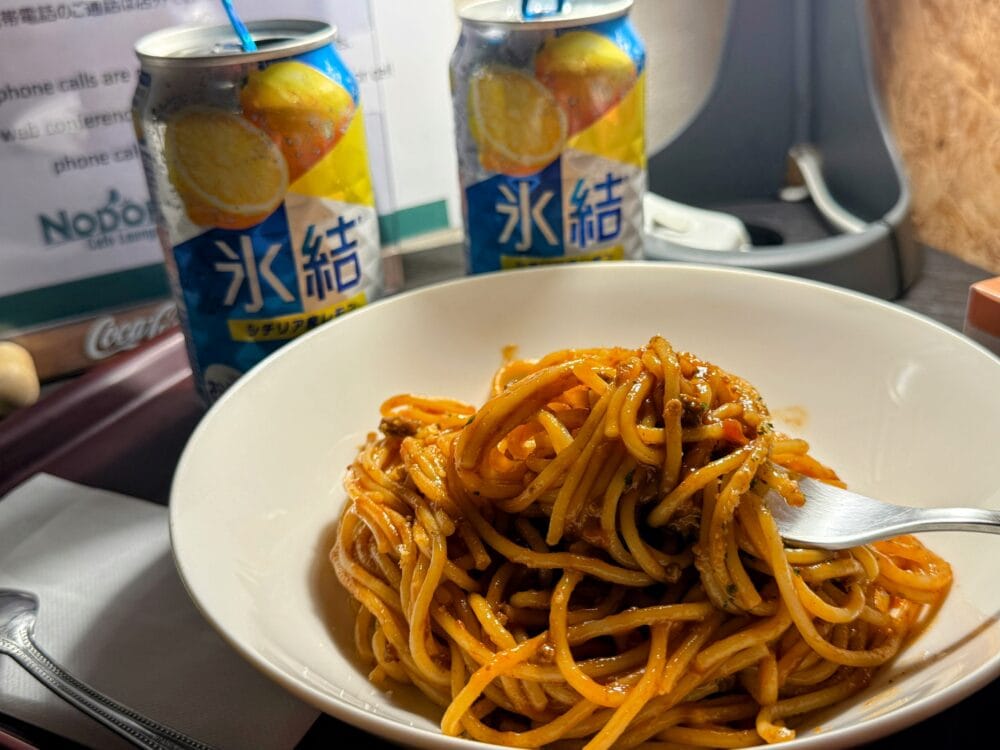 選択したパスタとアルコール飲料
