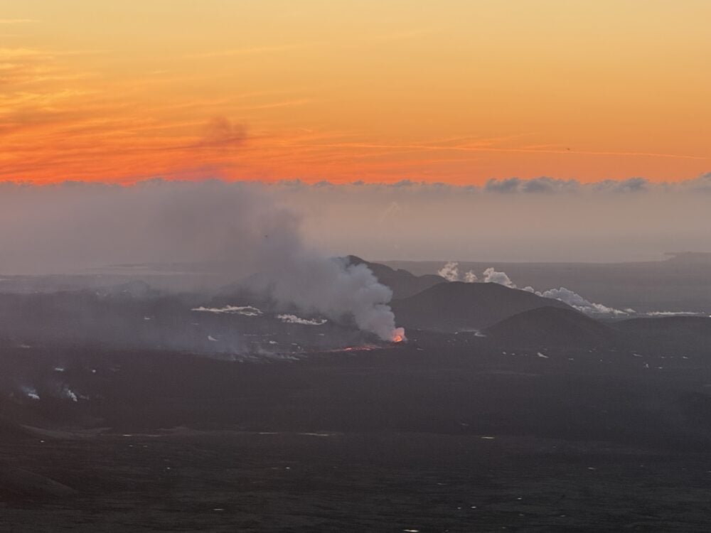 火山噴火(遠景)
