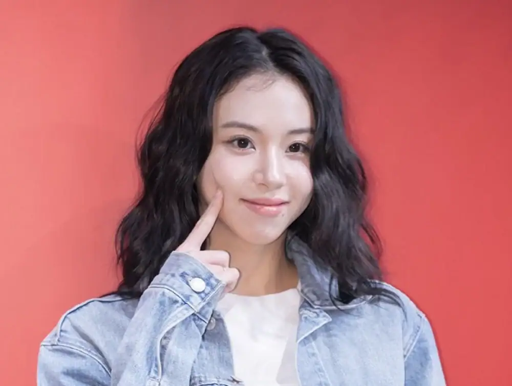 TWICE’s Chaeyoung Tinggalkan JYP