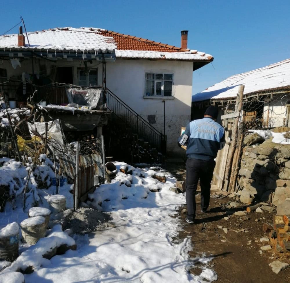 Manisa Büyükşehir kar kış demeden ihtiyaç sahibinin yanında