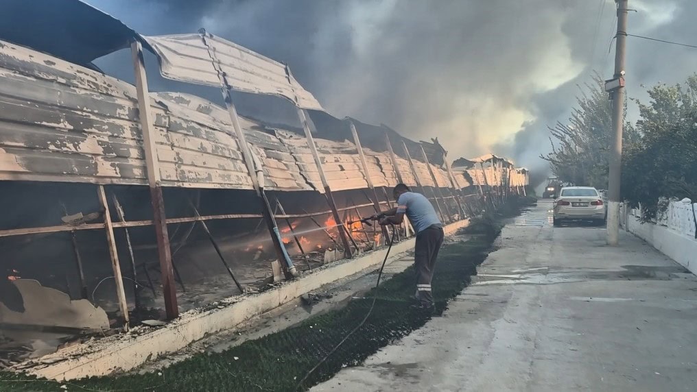 AYDIN’DAKİ PAZAR YERİ YANGINI KONTROL ALTINA ALINDI