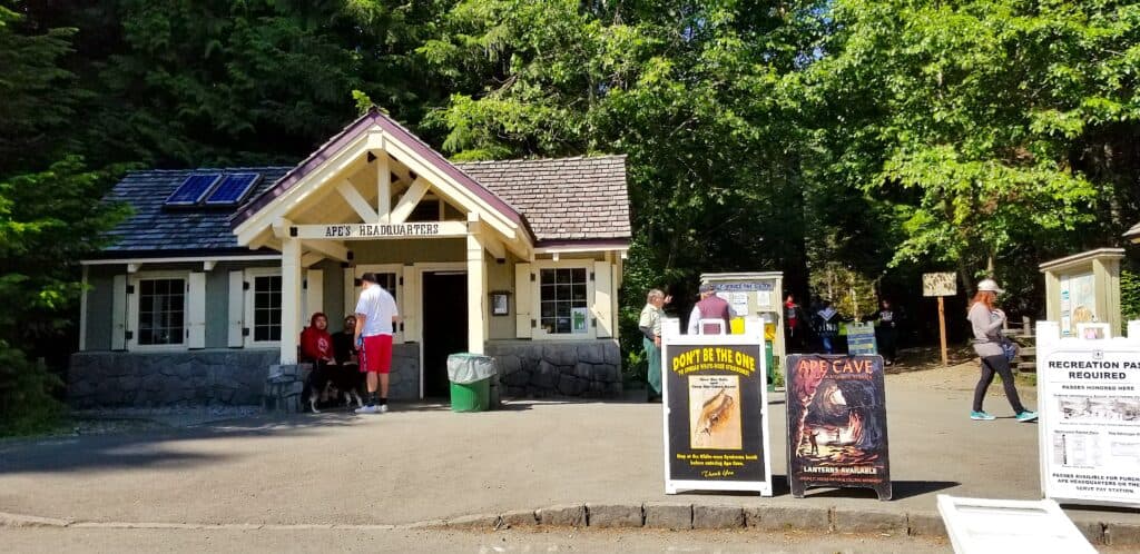visitors center Ape Cave, Washington