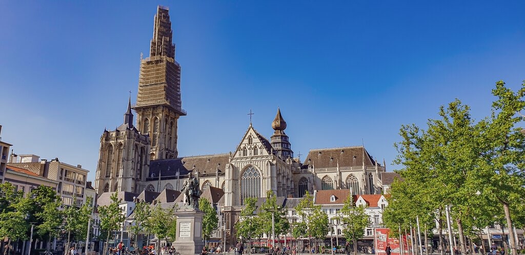 Onze-Lieve-Vrouwe Cathedral, a monumental highlight in Antwerp - In the