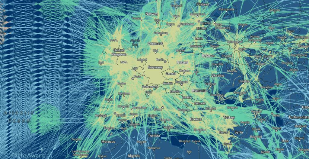 Une photo montre la forte couverture de FlighwAware sur la France et le reste de l'Europe. 