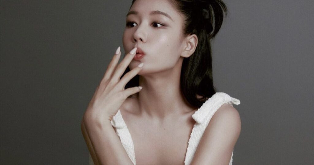 Ahn Eun Jin gaun backless SBS