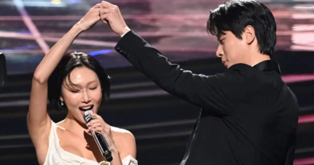 Hwasa MAMAMOO Buka Suara Soal Video Viral Bareng Park Jung Min